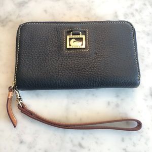 Dooney & Bourke navy wristlet